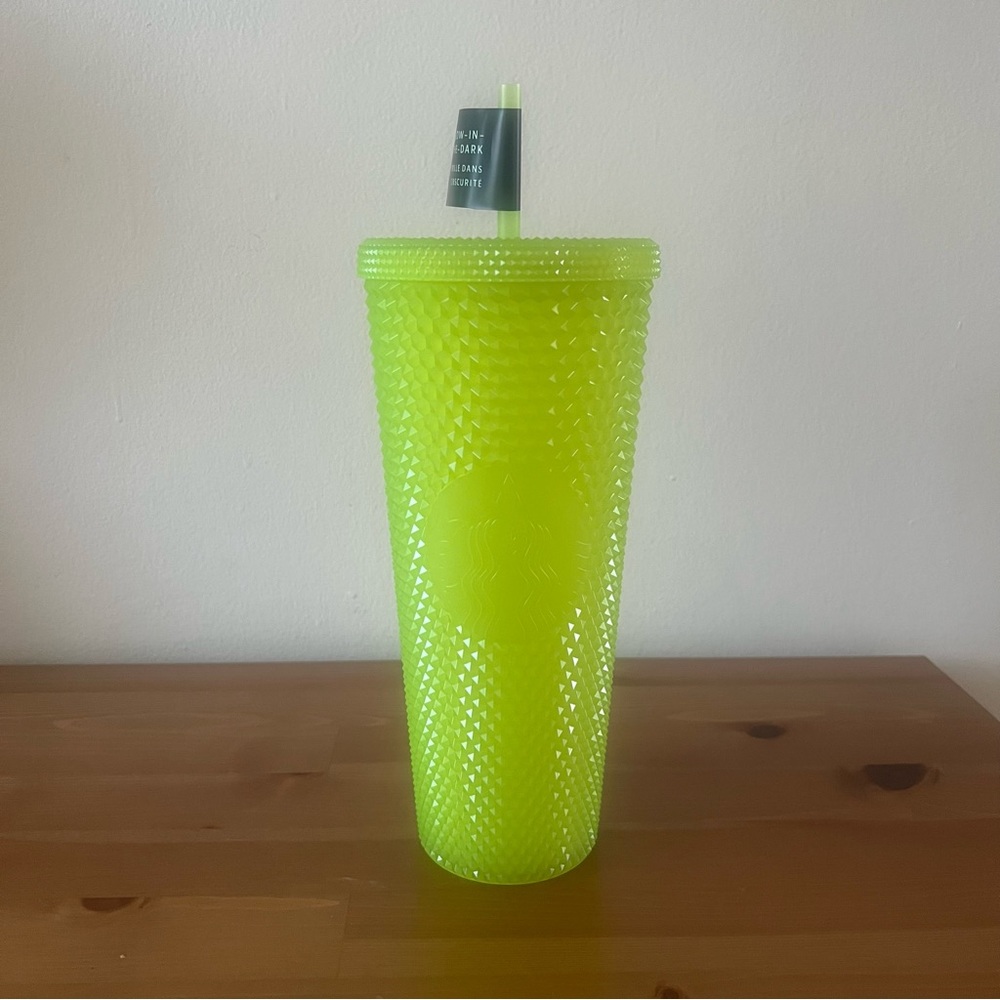 NWT Starbucks Studded Glow in the Dark Venti Cup ✨